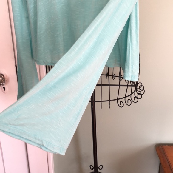 Beautiful Turquoise Lacey Top - Picture 2 of 5